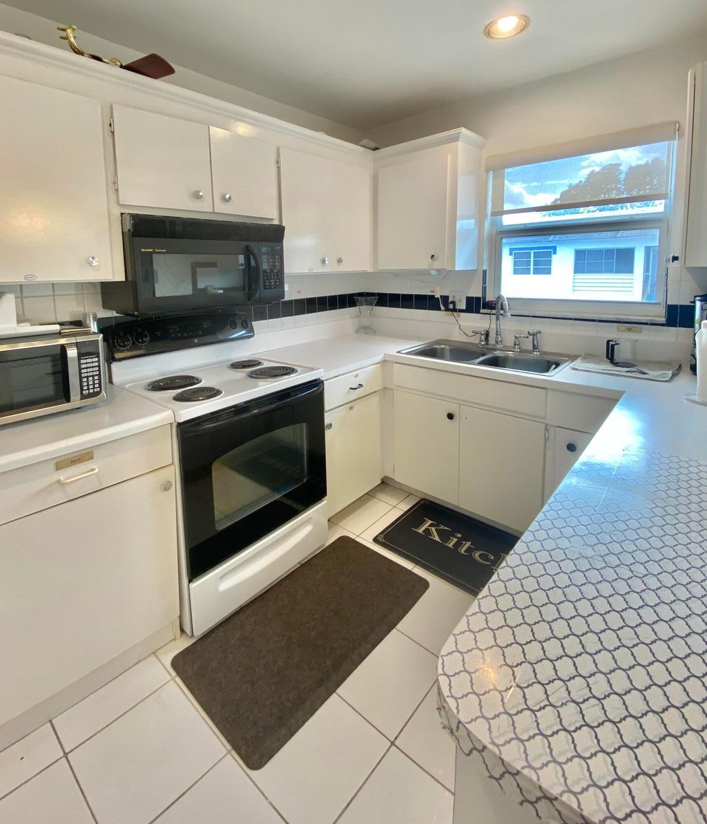 Photo of 68 Stratford E, West Palm Beach, FL 33417 (MLS # B26025234)
