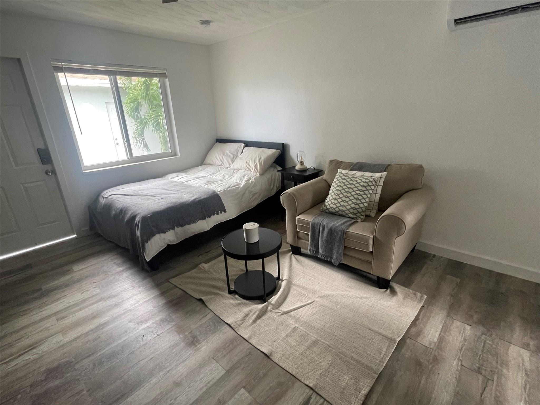 FULLY FURNISHED STUDIO WITH WASHER DRYER, FULL KITCHEN AND AIR CONDITIONING. FULLY REMODELED KITCHEN WITH GRANITE COUNTERTOP. FULL BATHROOM. CEILING FAN. ONE ASSIGNED PARKING. CENTRALLY LOCATED. SHORT AND LONG TERM RATES AVAILABLE. FURNISHED STUDIO 5 MINS FROM LAS OLAS AND BEACH. A BLOCK FROM PUBLIX. PETS WELCOME. ONE TIME PET FEE OF $100 PER PET. INCLUDES ELECTRIC INTERNET AND WATER. UNFURNISHED ALSO AVAILABLE.