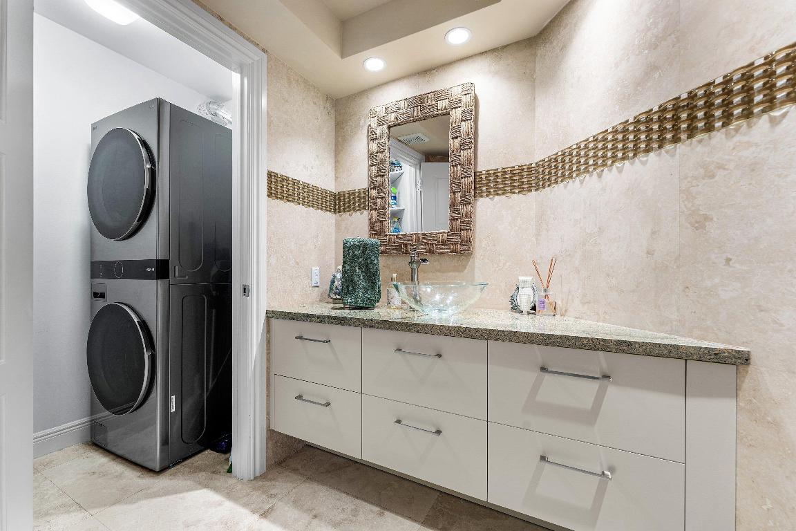 ADMIRALS WALK TOWER CONDO - Residential