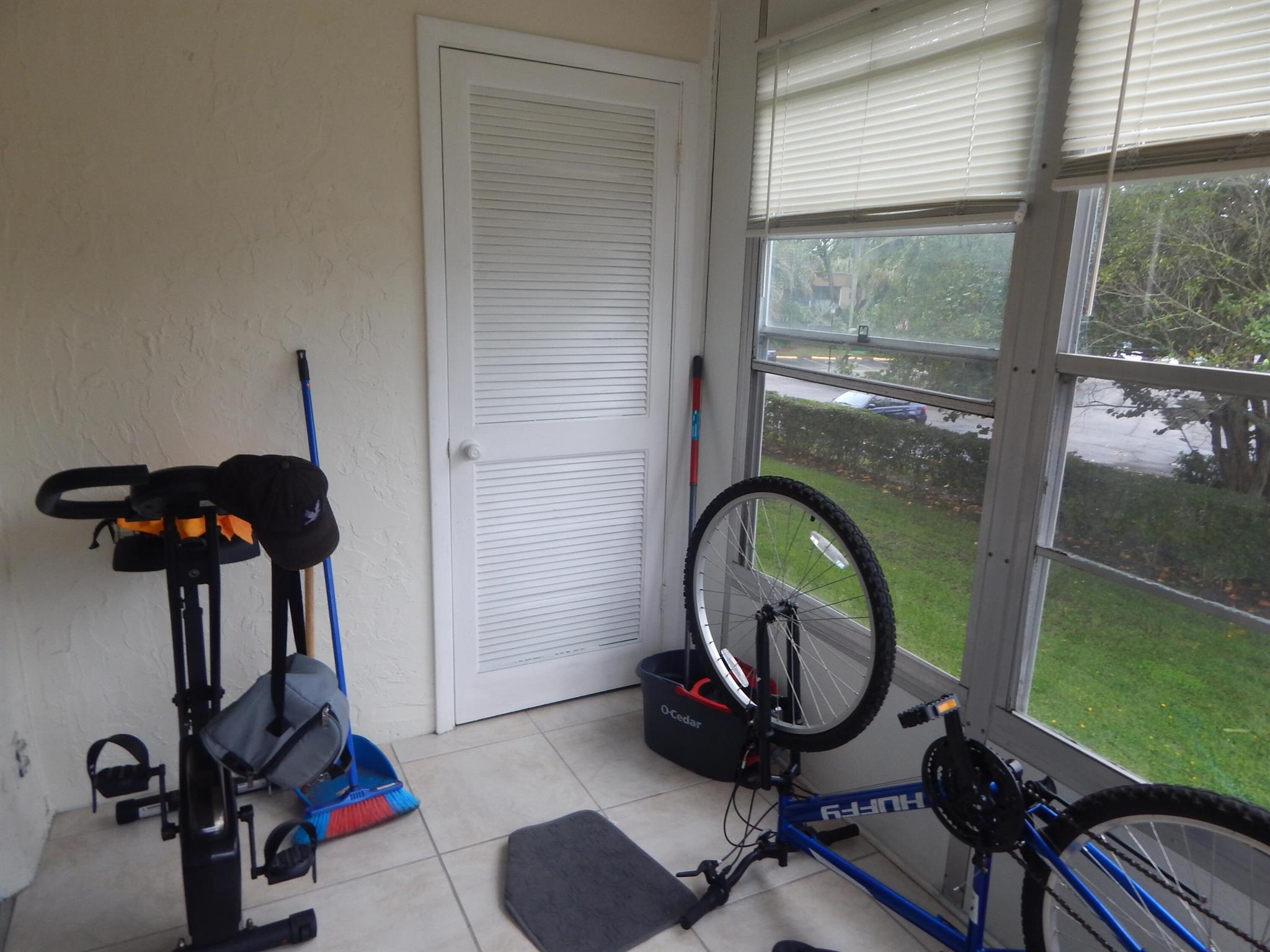 LAKESIDE VILLAGE CONDO 10 - Residential