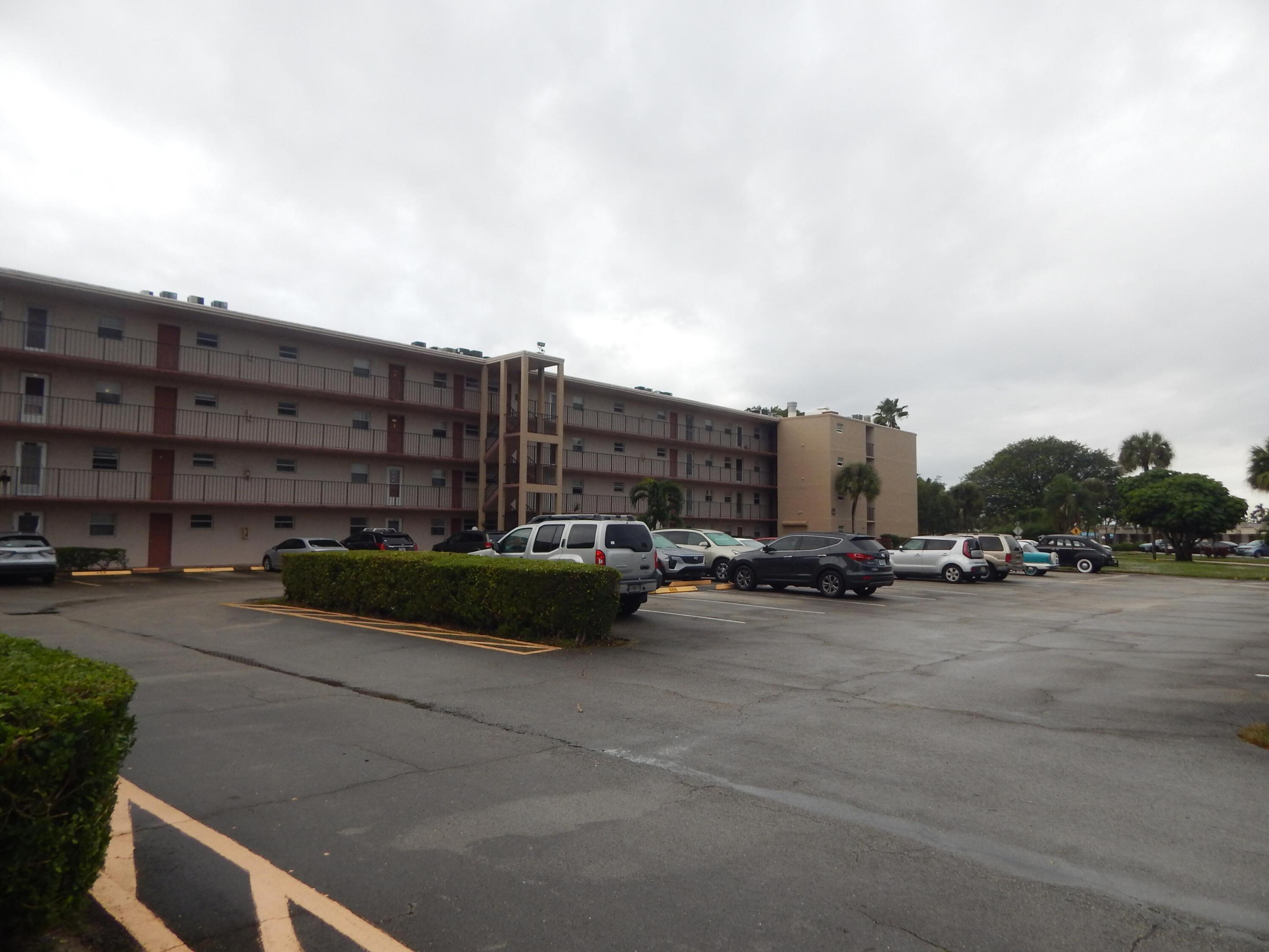 LAKESIDE VILLAGE CONDO 10 - Residential