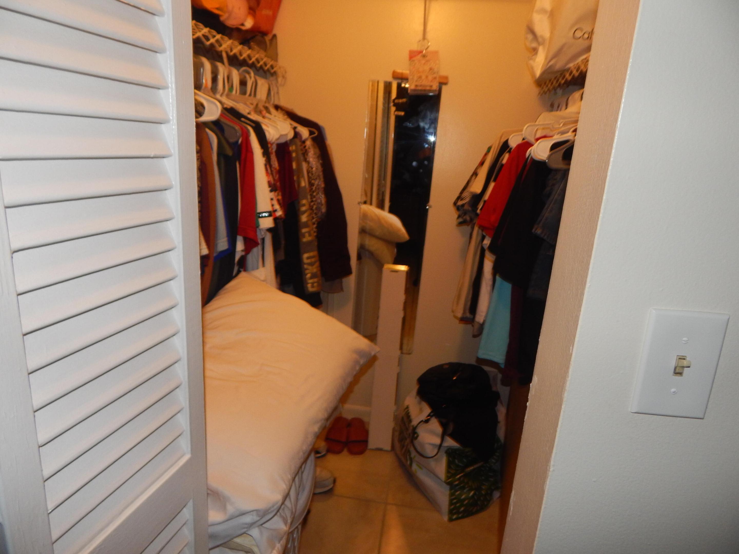 LAKESIDE VILLAGE CONDO 10 - Residential