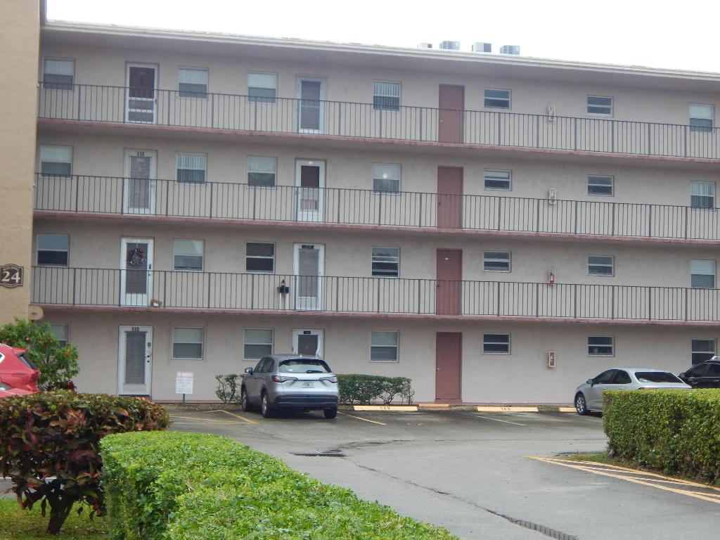 LAKESIDE VILLAGE CONDO 10 - Residential