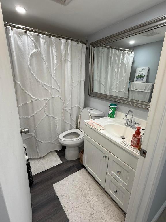 VILLAGE GREEN KENSINGTON COND DECL FILED 10-17-79 - Residential