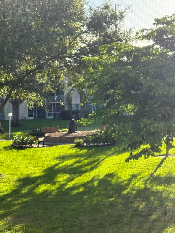 VILLAGE GREEN KENSINGTON COND DECL FILED 10-17-79 - Residential