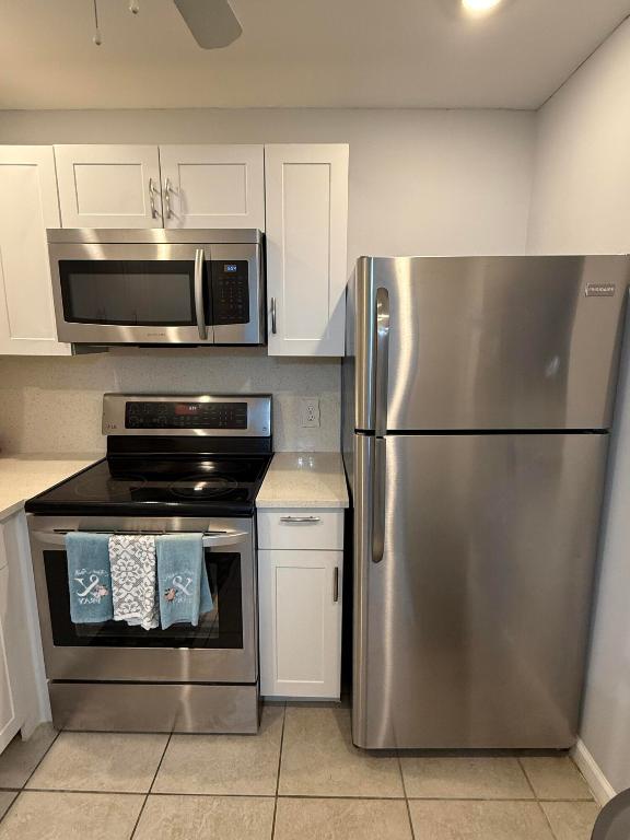 VILLAGE GREEN KENSINGTON COND DECL FILED 10-17-79 - Residential