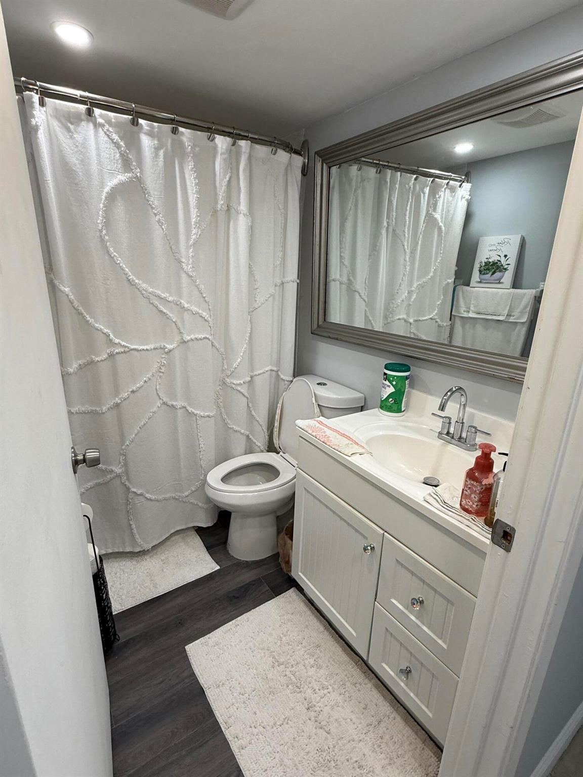 VILLAGE GREEN KENSINGTON - Residential