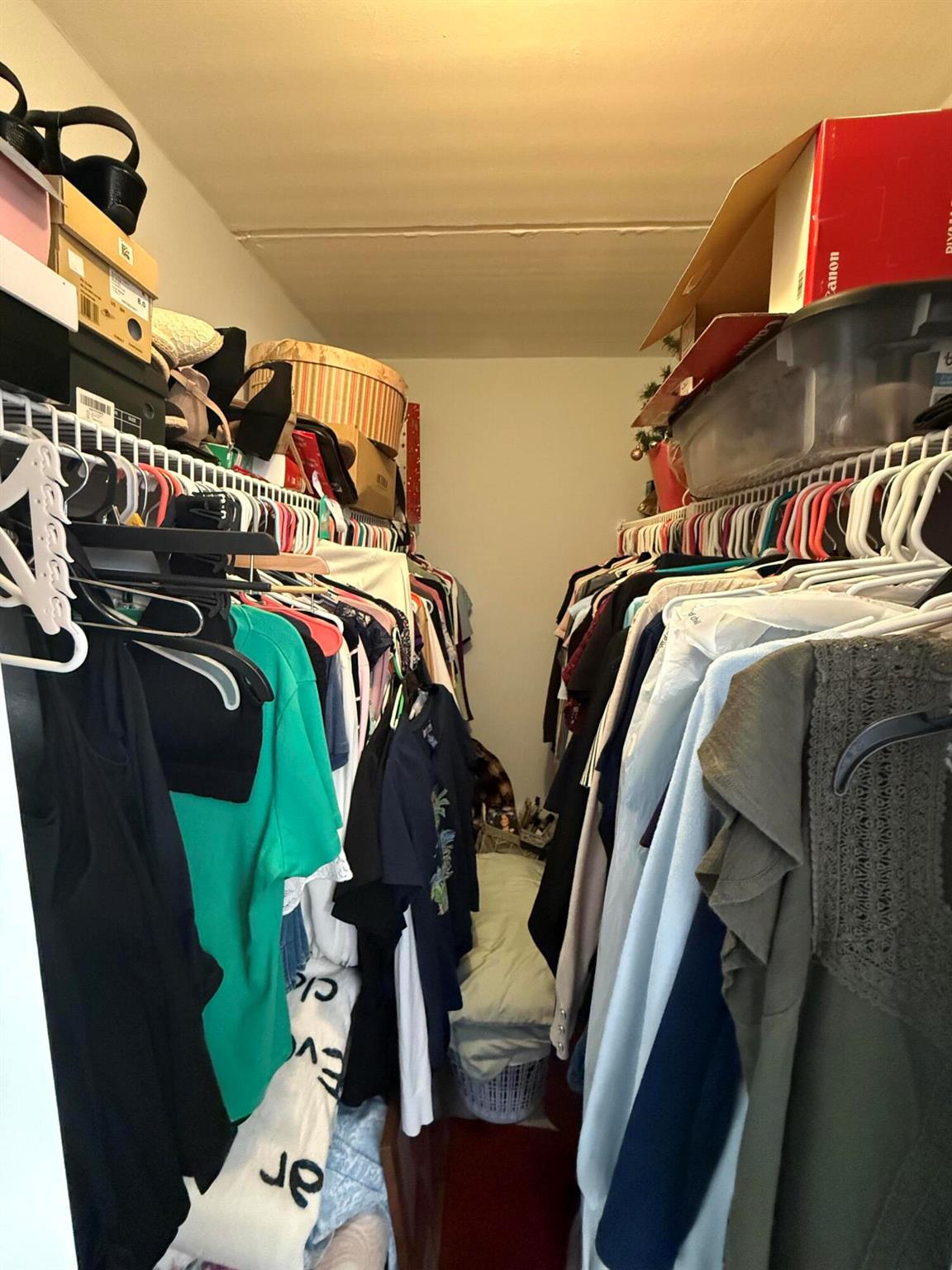 VILLAGE GREEN KENSINGTON - Residential