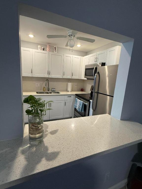 VILLAGE GREEN KENSINGTON COND DECL FILED 10-17-79 - Residential