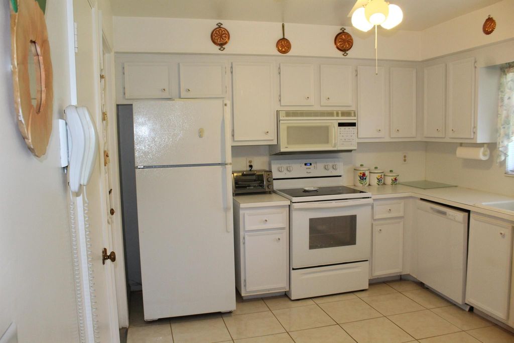 Photo of 9900 Papaya Tree Trail #B, Boynton Beach, FL 33436 (MLS # R11109147)