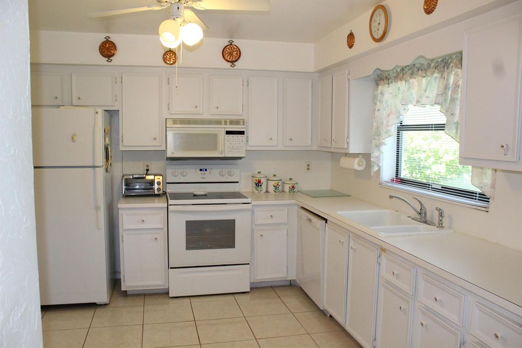 Photo of 9900 Papaya Tree Trail #B, Boynton Beach, FL 33436 (MLS # R11109147)