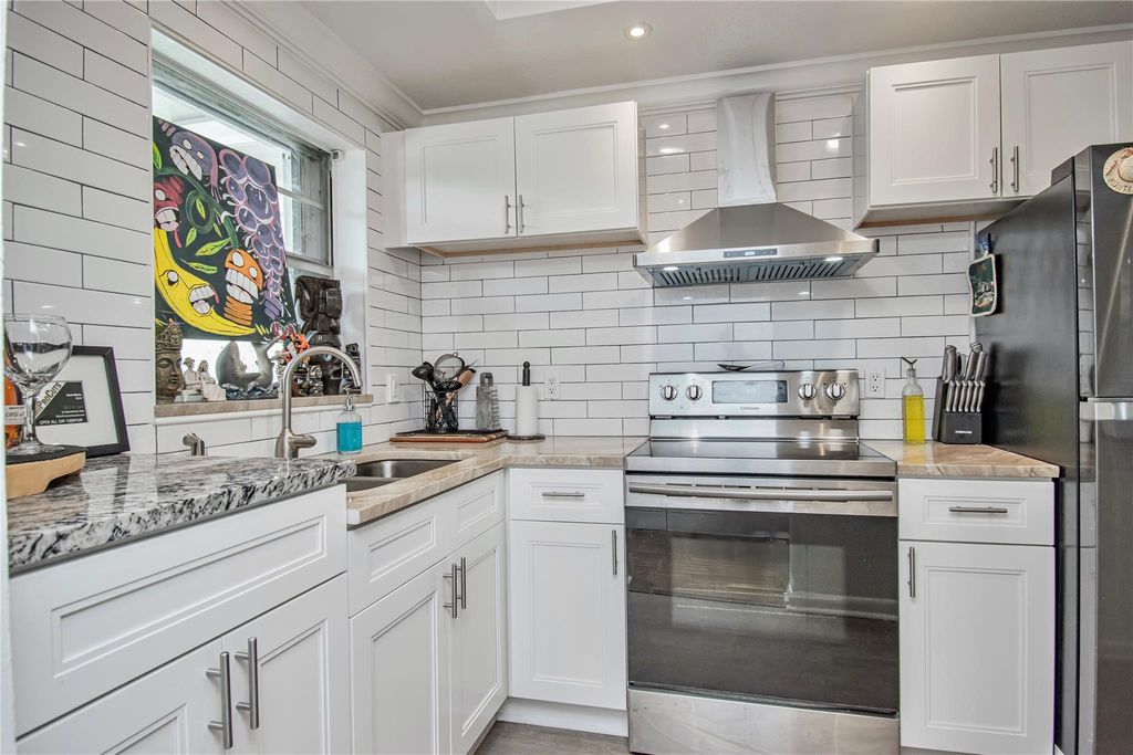 Photo of 1638 Embassy Dr #308, West Palm Beach, FL 33401 (MLS # F10517308)