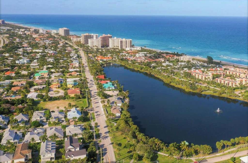 Photo of 400 Seaside Lane, Juno Beach, FL 33408 (MLS # B26052793)