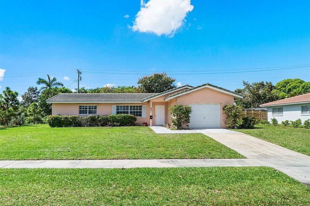 Photo of 801 SW 12th Avenue, Boca Raton, FL 33486 (MLS # R10695776)