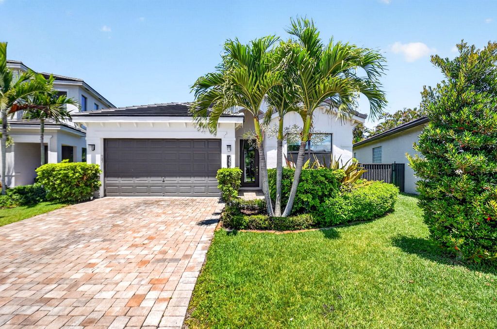 Photo of 7563 Moonrise Drive, Lake Worth, FL 33467 (MLS # B26022353)