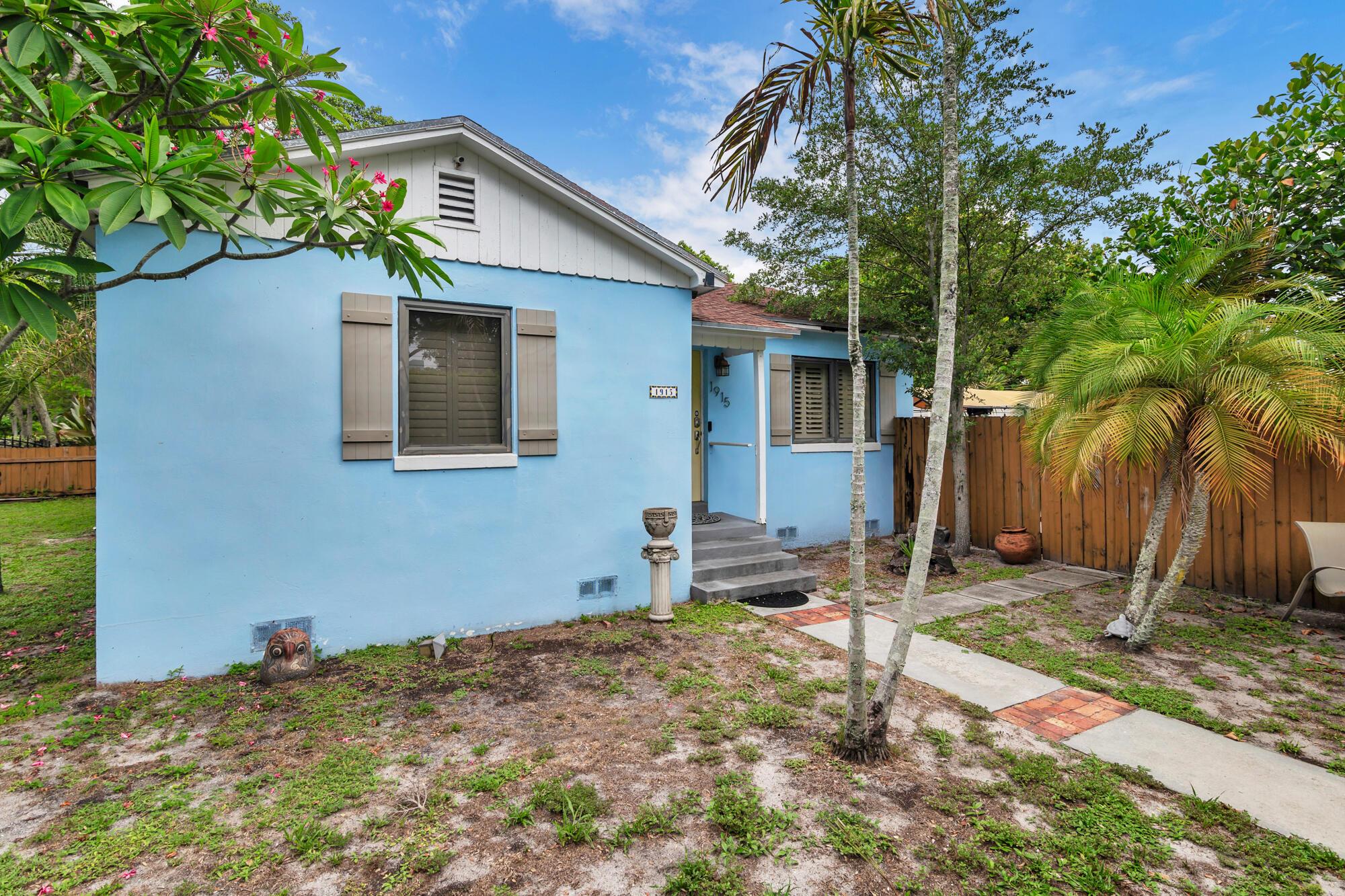 1915 Lake Avenue