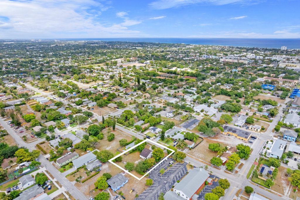 Photo of 120 NW 6th Avenue, Delray Beach, FL 33444 (MLS # R10981238)