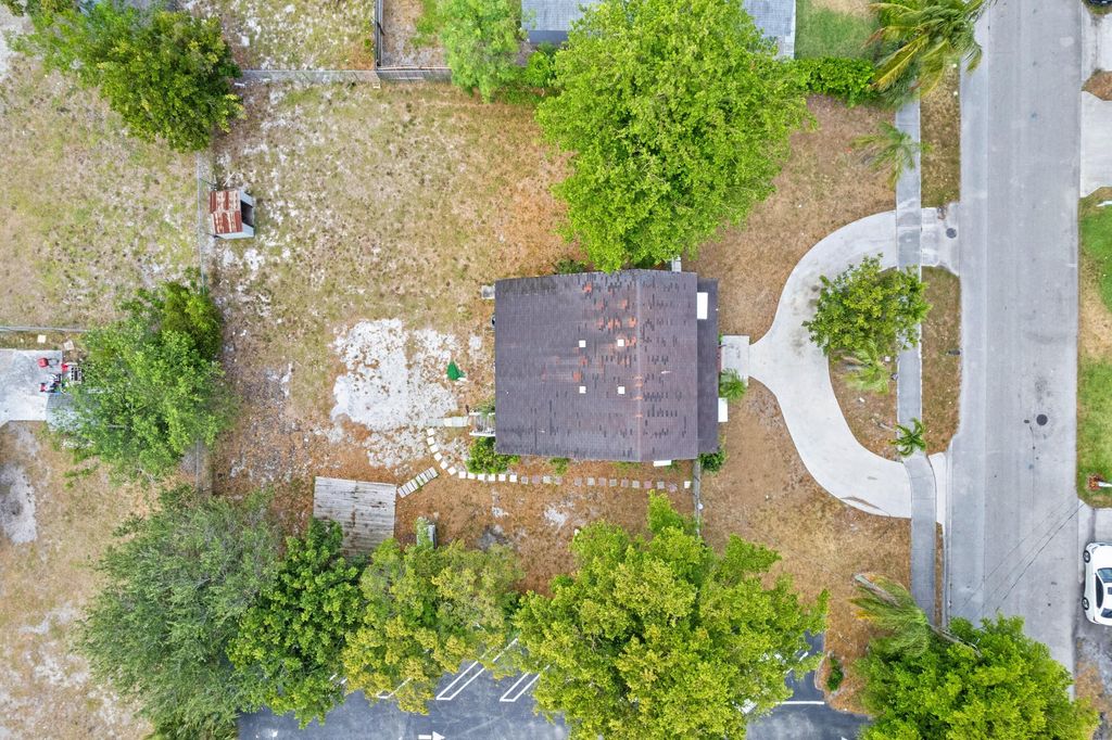 Photo of 120 NW 6th Avenue, Delray Beach, FL 33444 (MLS # R10981238)