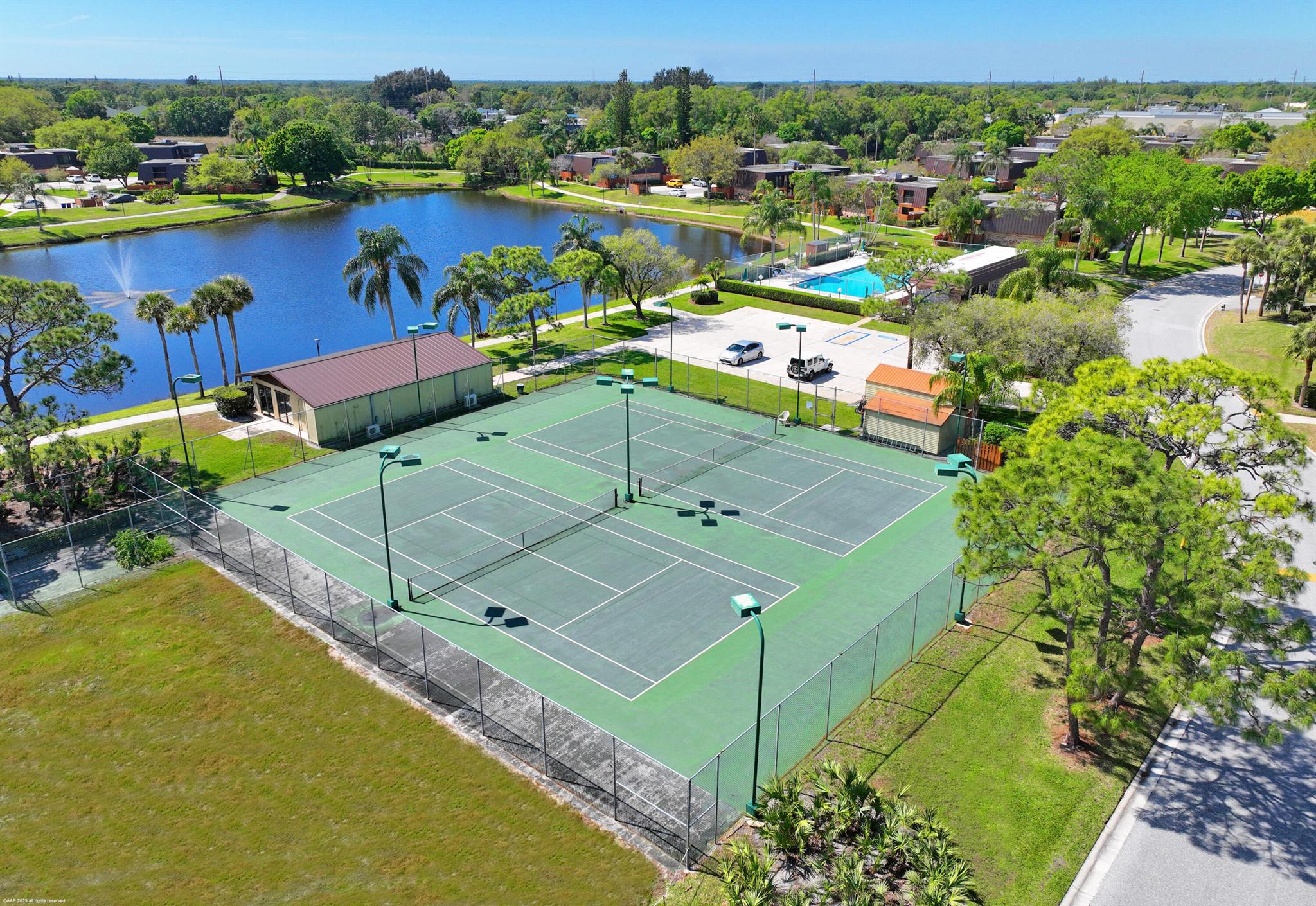 EMERALD LAKES - Residential