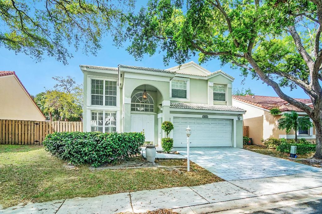 Photo of 1011 W Siena Oaks Circle, Palm Beach Gardens, FL 33410 (MLS # R11102697)