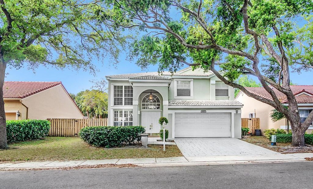 Photo of 1011 W Siena Oaks Circle, Palm Beach Gardens, FL 33410 (MLS # R11102697)