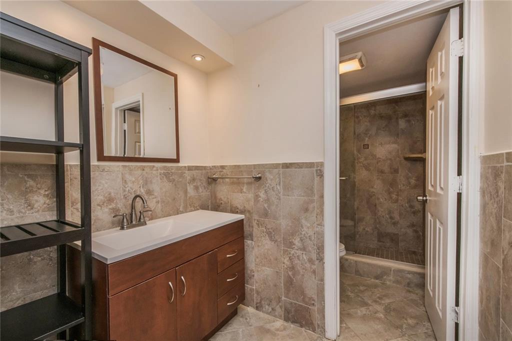 EMERALD HILLS COUNTRY CL - Residential Lease