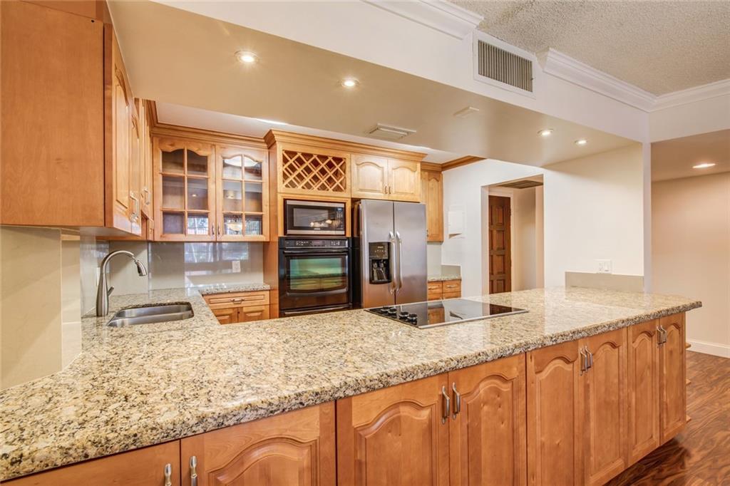 EMERALD HILLS COUNTRY CL - Residential Lease