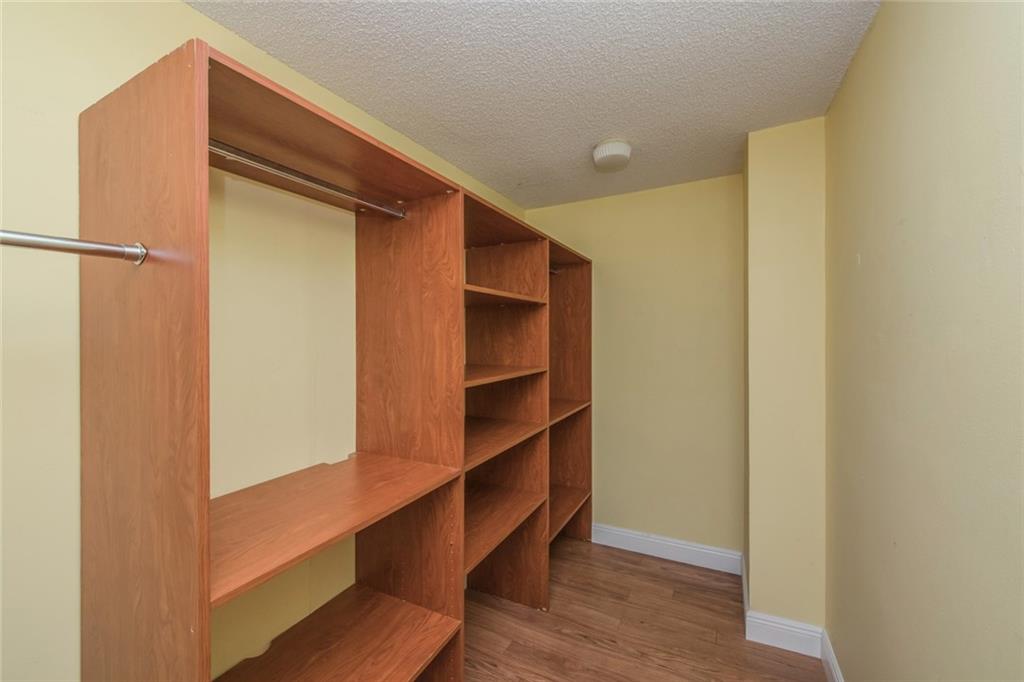 EMERALD HILLS COUNTRY CL - Residential Lease