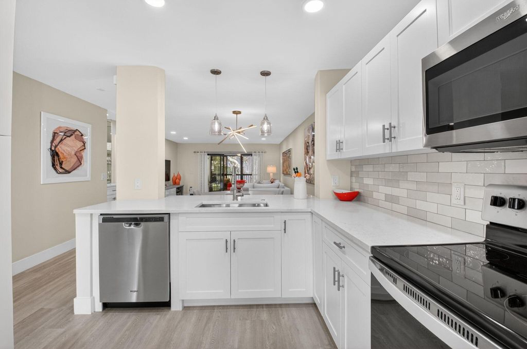 Photo of 17 Stratford Drive #D, Boynton Beach, FL 33436 (MLS # R11163104)