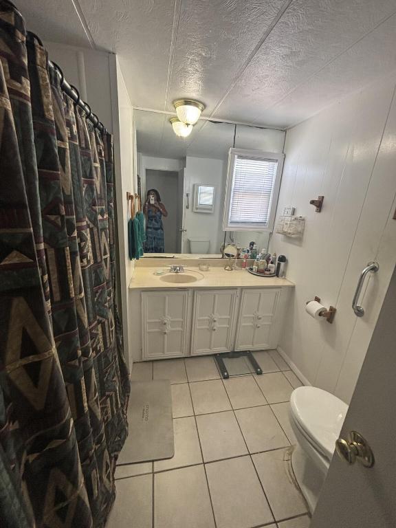 COUNTRY KNOLLS - Residential