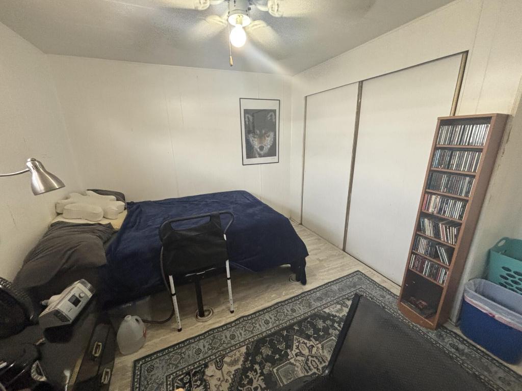 COUNTRY KNOLLS - Residential