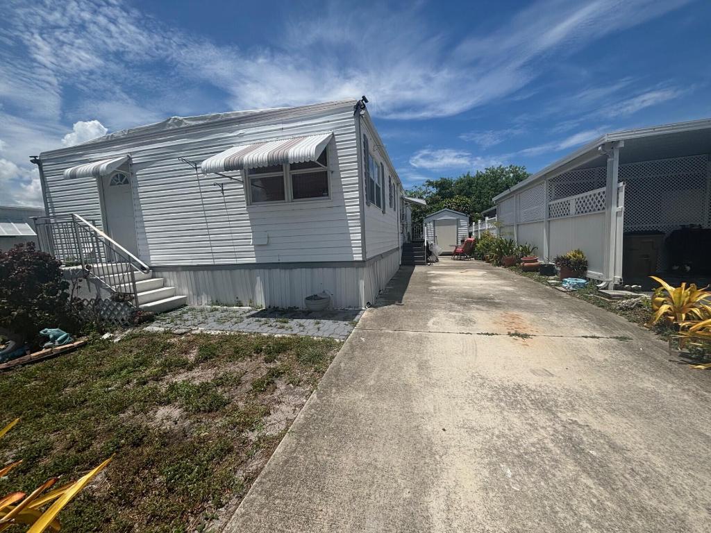 COUNTRY KNOLLS - Residential