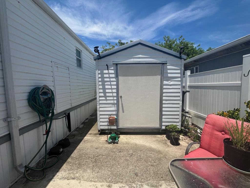 COUNTRY KNOLLS - Residential