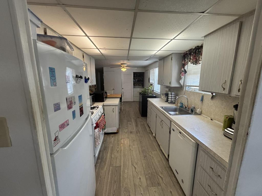 COUNTRY KNOLLS - Residential