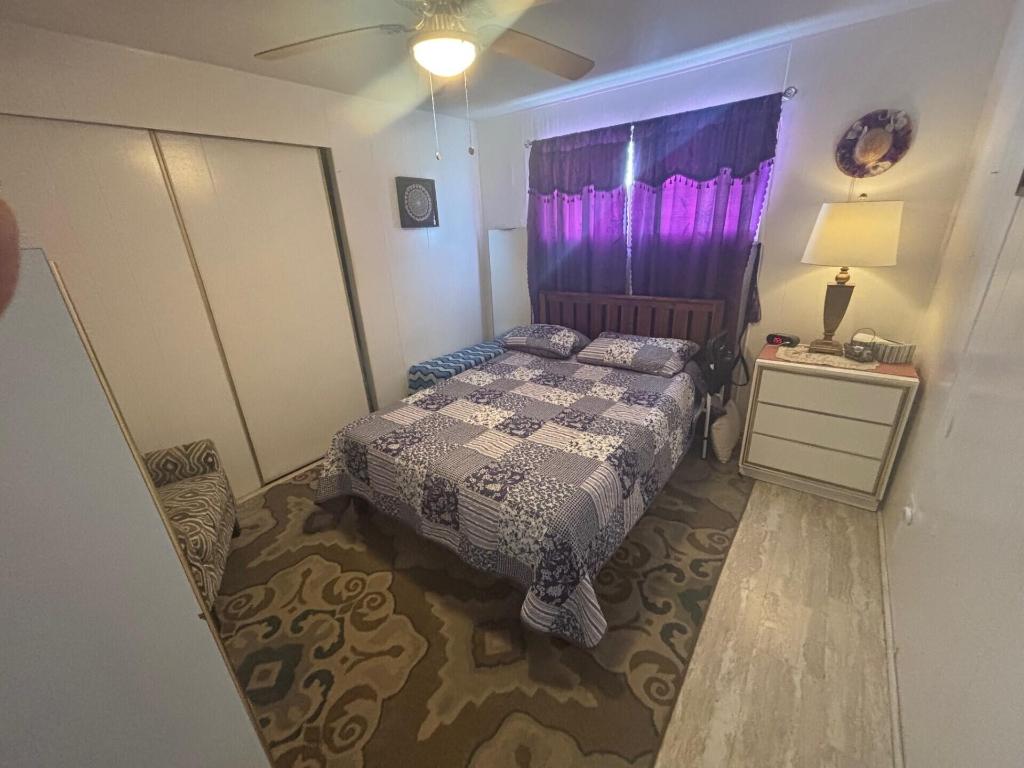 COUNTRY KNOLLS - Residential