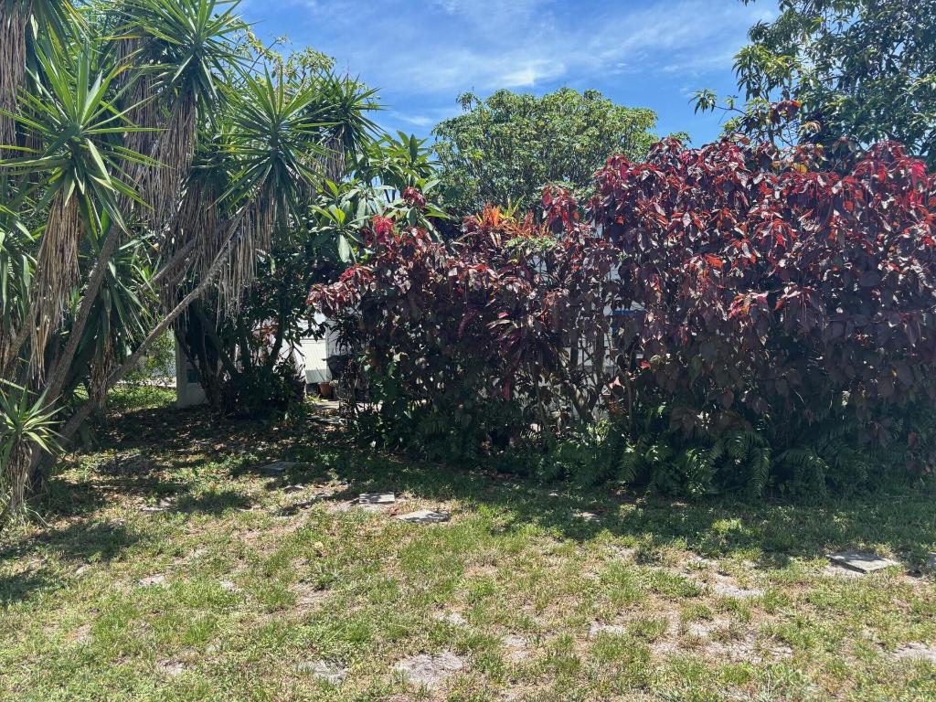 COUNTRY KNOLLS - Residential