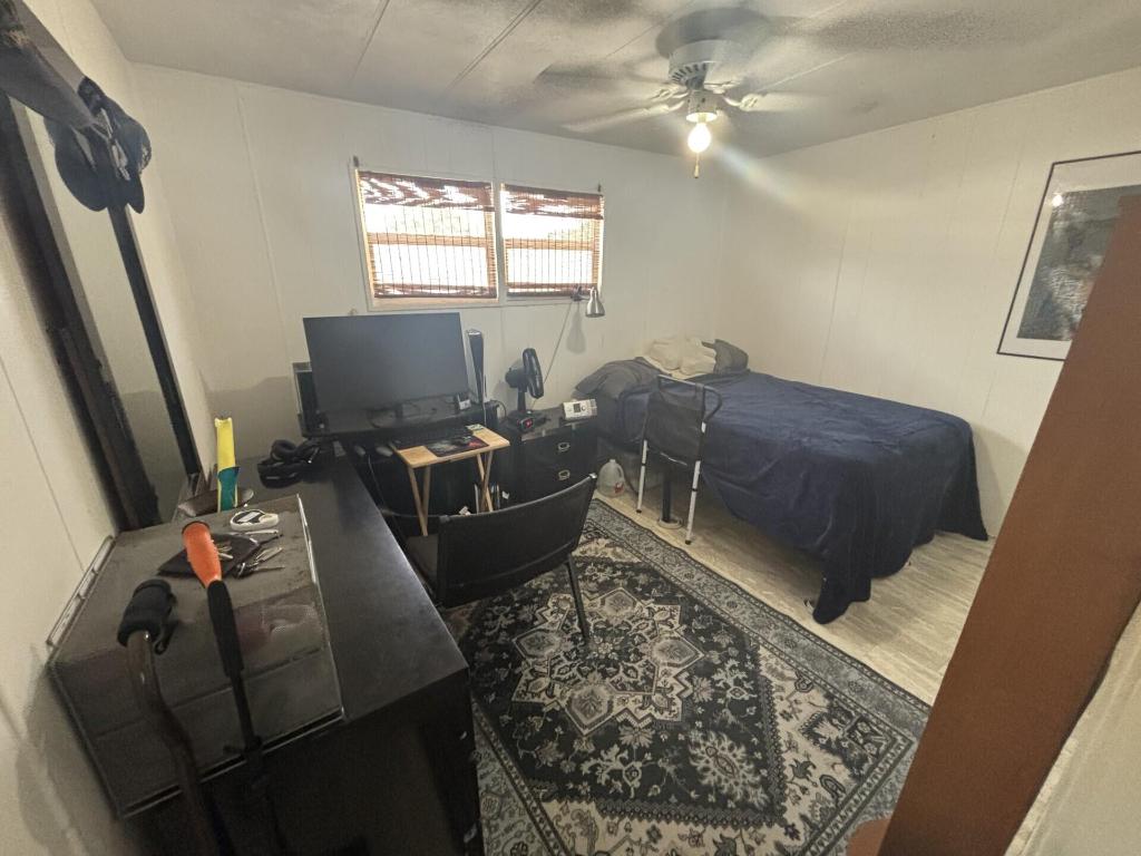 COUNTRY KNOLLS - Residential