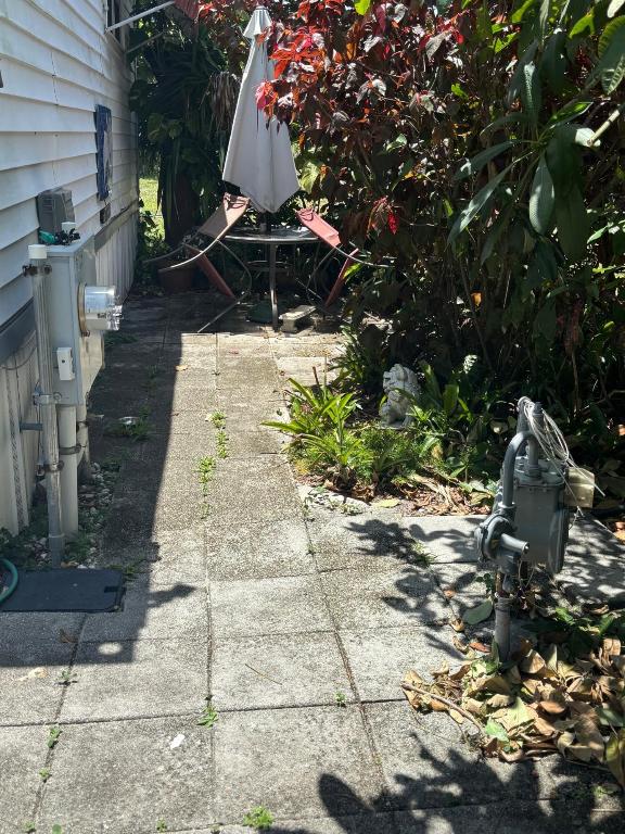 COUNTRY KNOLLS - Residential