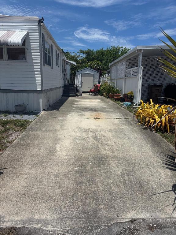 COUNTRY KNOLLS - Residential