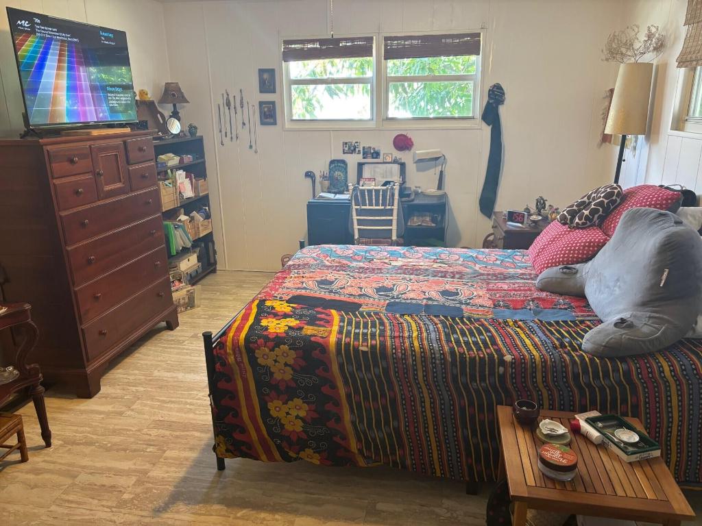 COUNTRY KNOLLS - Residential