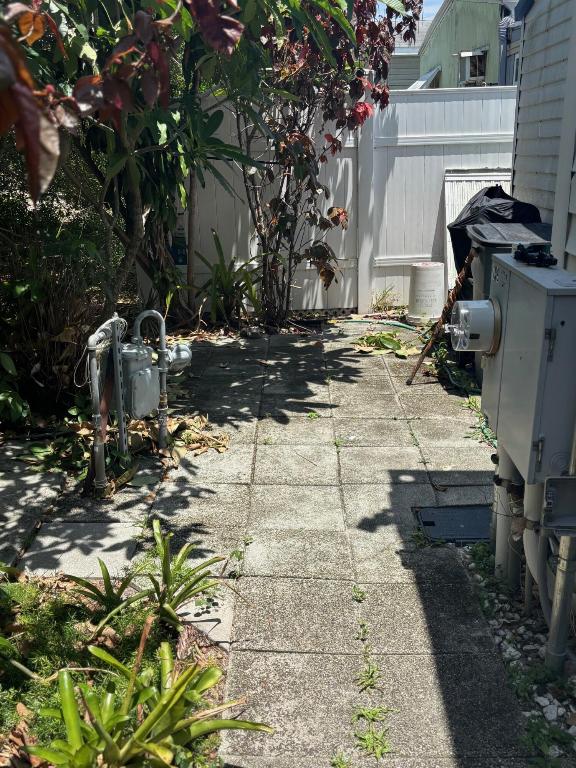 COUNTRY KNOLLS - Residential