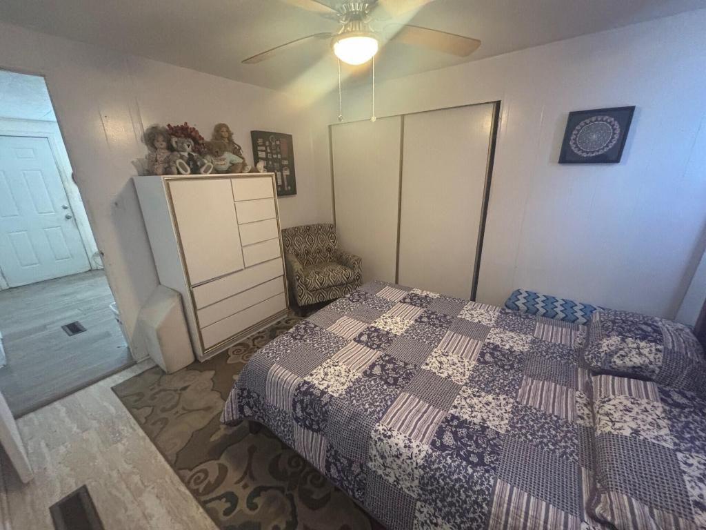 COUNTRY KNOLLS - Residential