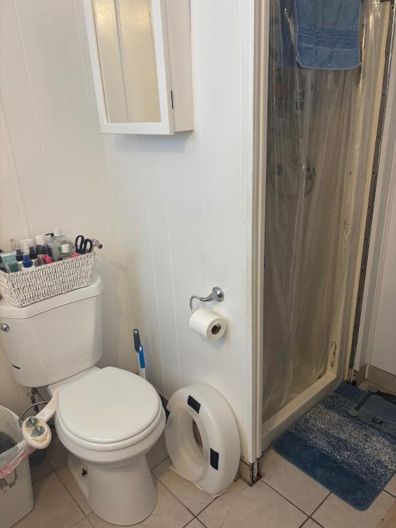 COUNTRY KNOLLS - Residential