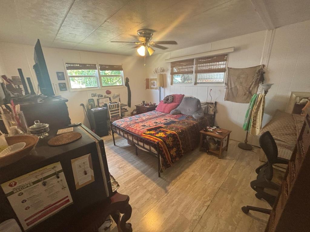 COUNTRY KNOLLS - Residential