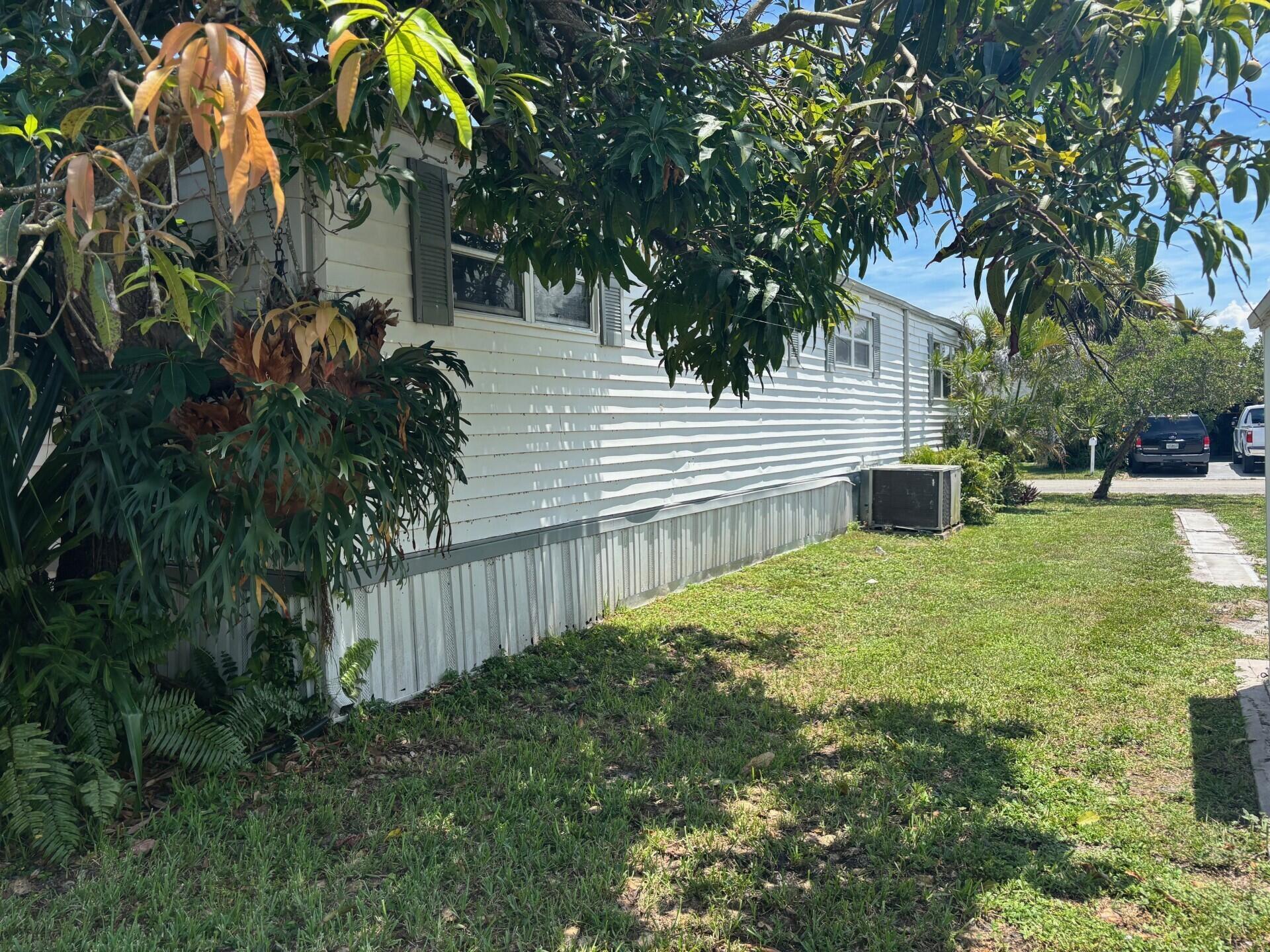 COUNTRY KNOLLS - Residential