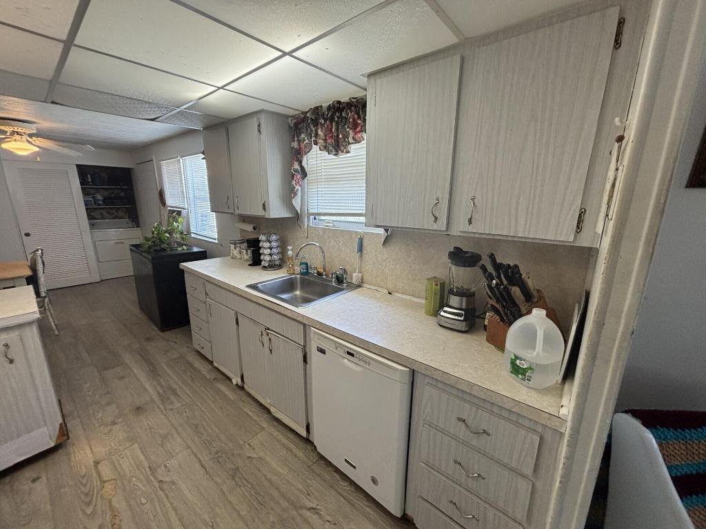 COUNTRY KNOLLS - Residential