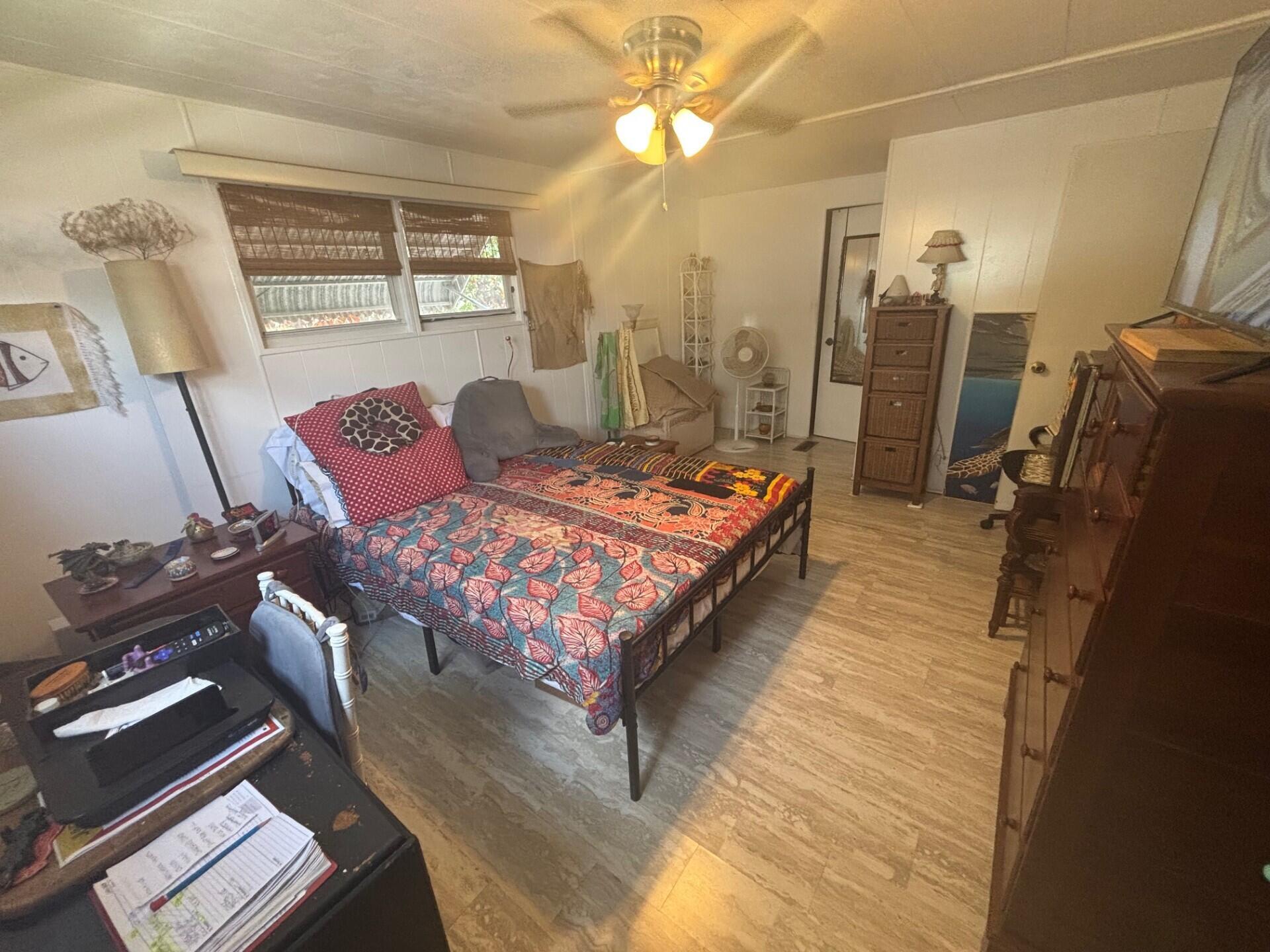 COUNTRY KNOLLS - Residential