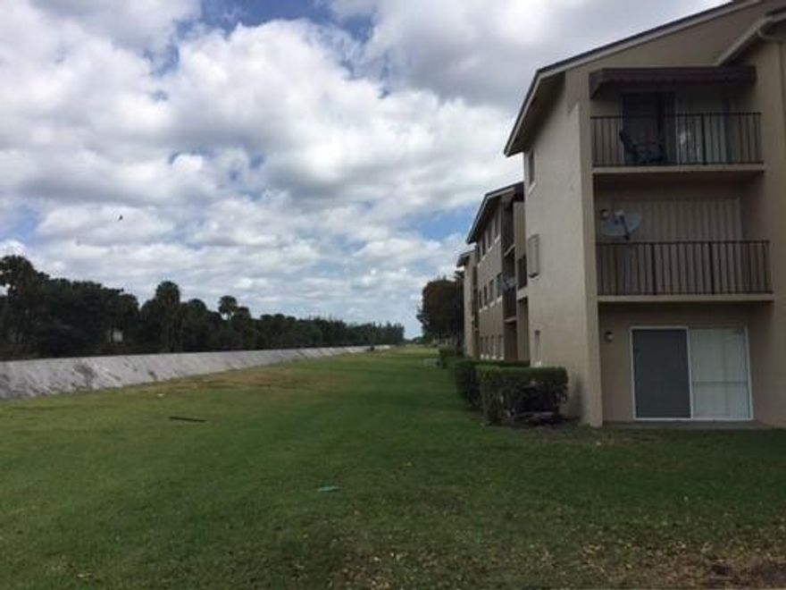 Super cute 2 bedrooms 1 bath apartment in the excellent location of West Palm beach! Laminate floors, bright and airy with a large & spacious kitchen wonderful lake view and access business center, fitness center and to the community pool. No Credit Minimal Score Requirement