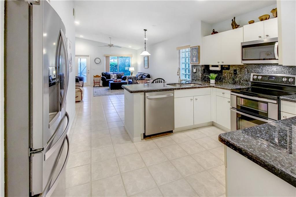WYNDHAM LAKES CENTRAL - Residential