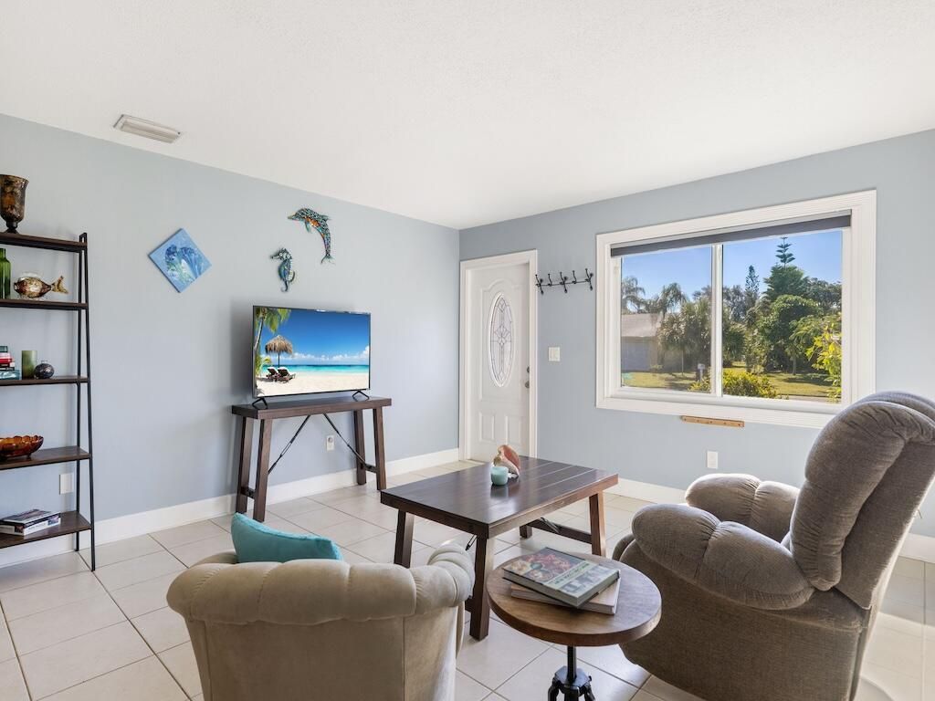 Photo of 118 Alameda Avenue, Sebastian, FL 32958 (MLS # R11043127)